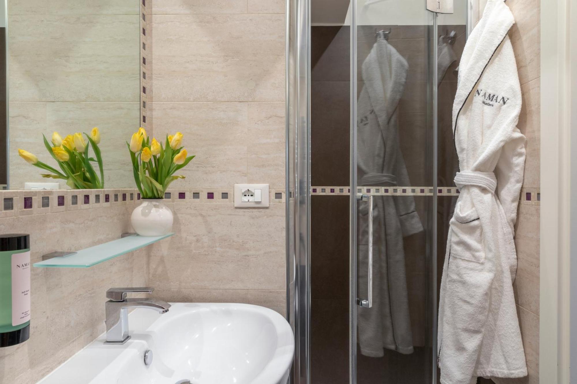 Naman Hotellerie - Spagna Rome Bagian luar foto