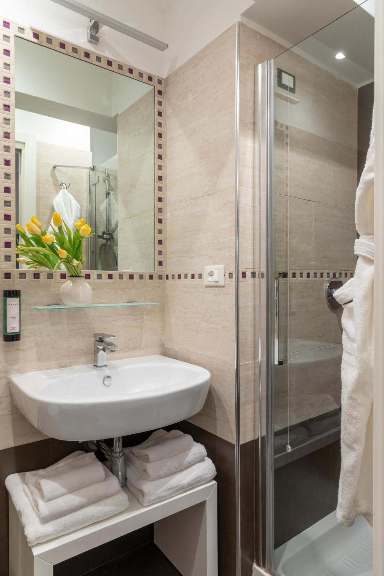 Naman Hotellerie - Spagna Rome Bagian luar foto