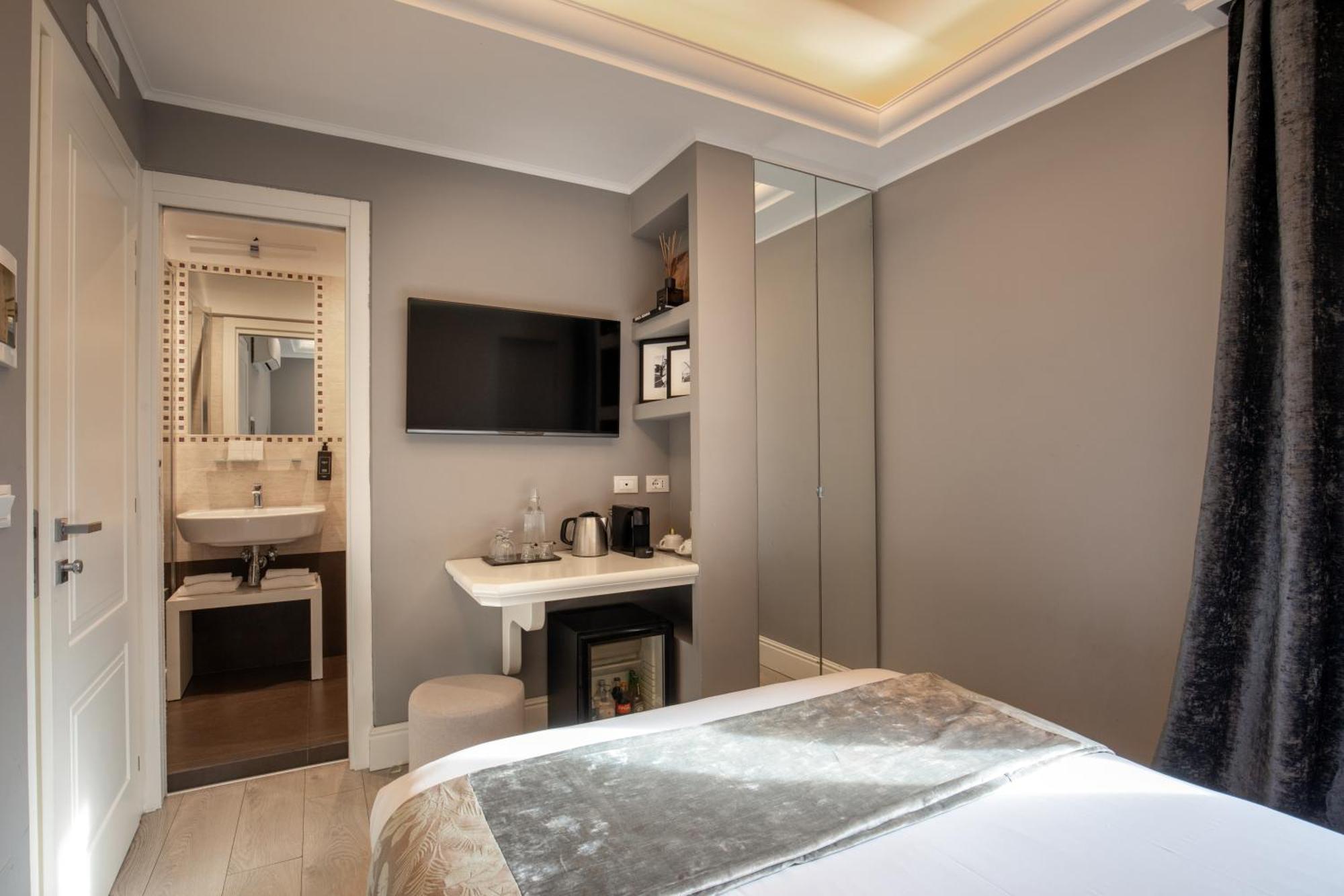 Naman Hotellerie - Spagna Rome Bagian luar foto
